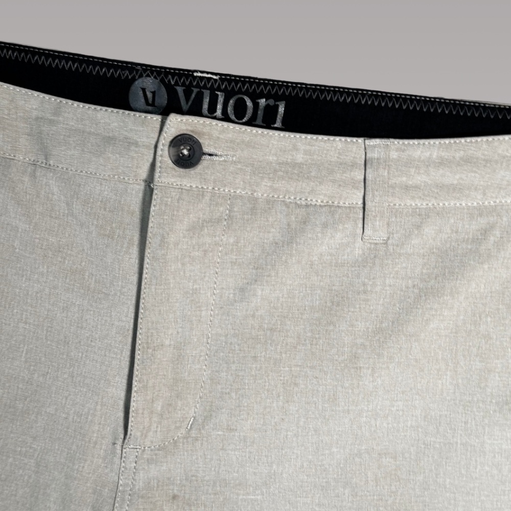 Vuori Men's Aim Shorts in Khaki - 36 - Picture 14 of 14